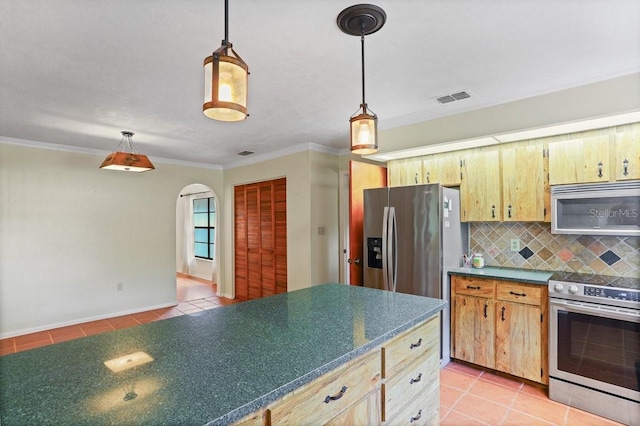 8804 NW 176th Ter, Alachua, FL 32615 - kitchen featuring stainless steel appliances, light tile patterned flooring, decorative backsplash, arched walkways, and dark countertops