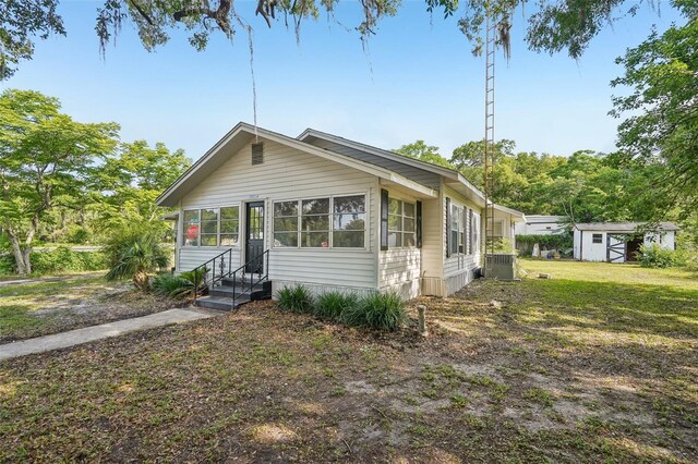 20014 SE 219th Ave, Hawthorne, FL 32640 - manufactured / mobile home with an outdoor structure and central air condition unit