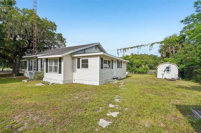 20014 SE 219th Ave, Hawthorne, FL 32640 - view of side of home featuring a lawn
