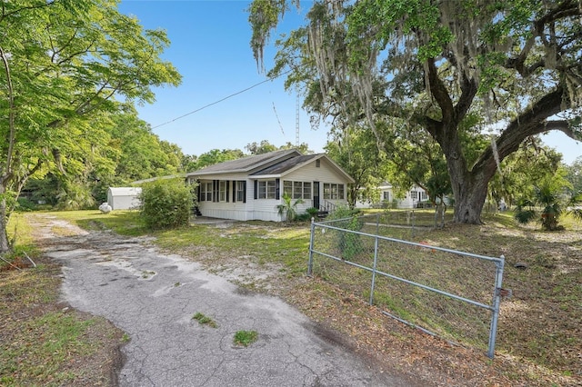 20014 SE 219th Ave, Hawthorne, FL 32640 - view of front facade with a gate