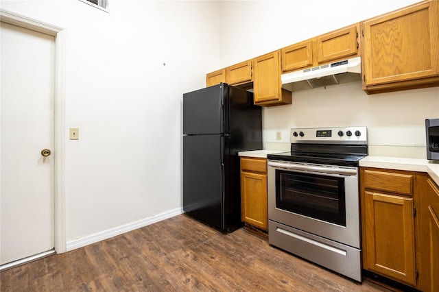 231 NW 48th Blvd Unit 0, Gainesville, FL 32607 - kitchen with electric stove, freestanding refrigerator, under cabinet range hood, light countertops, and dark wood-style floors