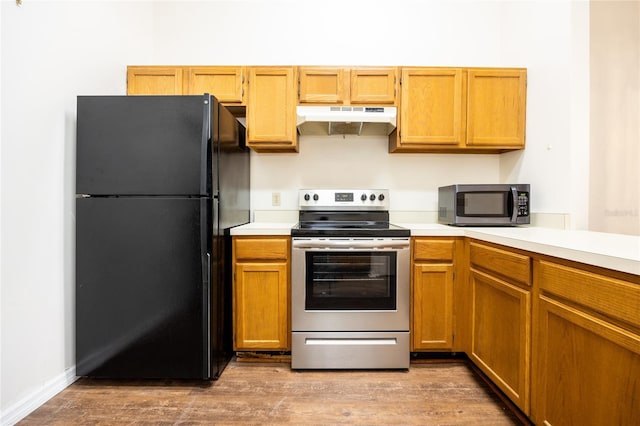 231 NW 48th Blvd Unit 0, Gainesville, FL 32607 - kitchen featuring stainless steel appliances, under cabinet range hood, light countertops, and wood finished floors