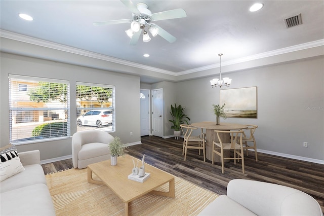 528 NW 39th Rd Unit 101, Gainesville, FL 32607 - living area featuring healthy amount of natural light, baseboards, ornamental molding, wood finished floors, and recessed lighting