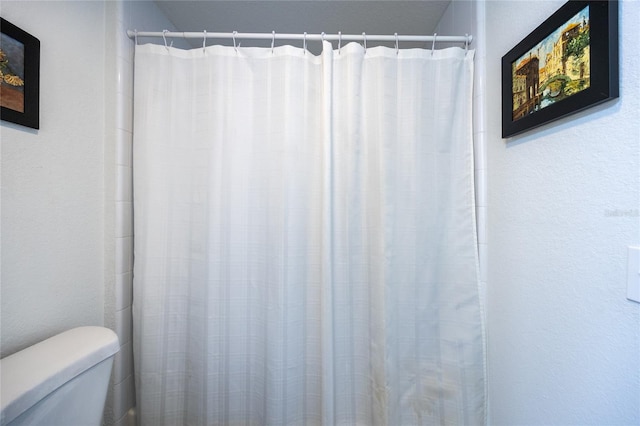 4850 SW 91st Ter Unit P201, Gainesville, FL 32608 - full bathroom featuring toilet and a shower with curtain