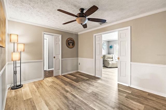 2204 Krista Ln, Brandon, FL 33511 - spare room with wood finished floors, ceiling fan, a textured ceiling, baseboards, and crown molding