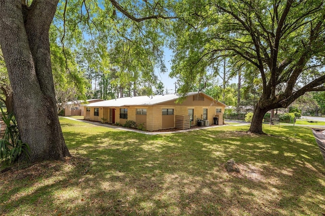 915 NW 40th Ave, Gainesville, Fl, FL 32605 - rear view of house with a yard