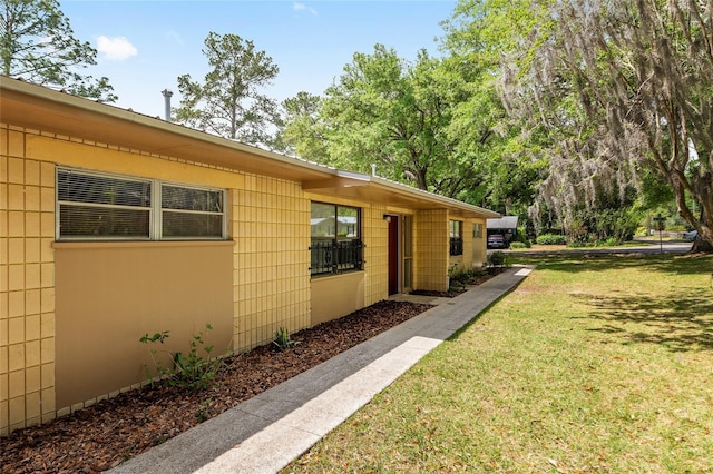 915 NW 40th Ave, Gainesville, Fl, FL 32605 - view of side of home featuring a lawn