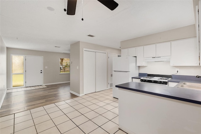 915 NW 40th Ave, Gainesville, Fl, FL 32605 - kitchen with white appliances, under cabinet range hood, dark countertops, white cabinetry, and ceiling fan