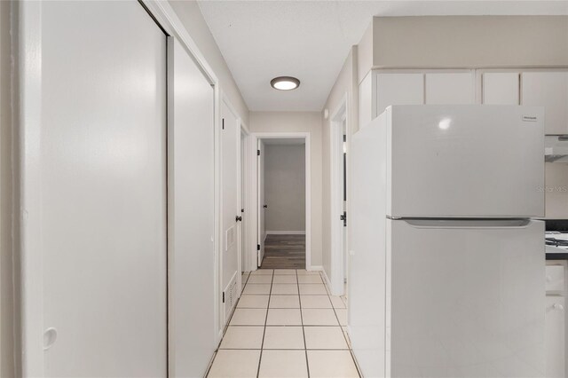915 NW 40th Ave, Gainesville, Fl, FL 32605 - corridor featuring light tile patterned floors and baseboards