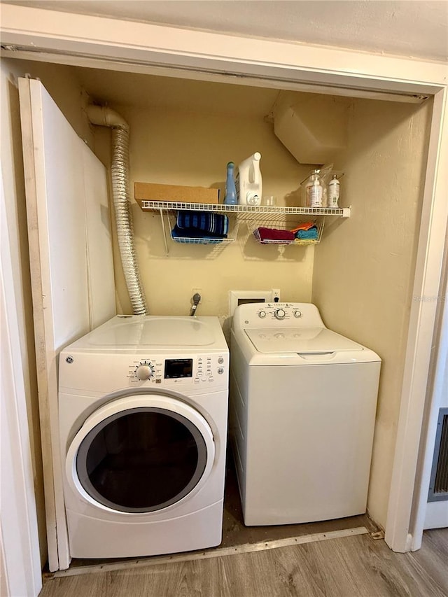 2058 SW 35th Pl Unit H47, Gainesville, FL 32608 - laundry room featuring washing machine and dryer and light wood-style flooring