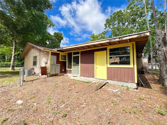 6226 SW 10th Pl, Gainesville, FL 32607 - view of front of home featuring cooling unit