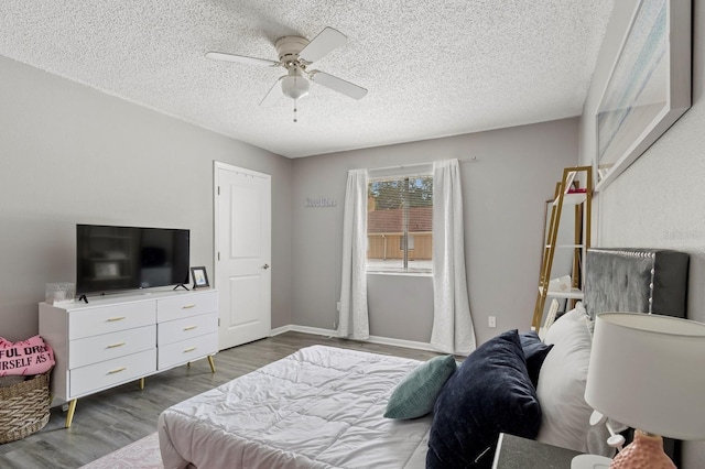 507 NW 39th Rd Unit 154, Gainesville, FL 32607 - bedroom with wood finished floors, a textured ceiling, and ceiling fan