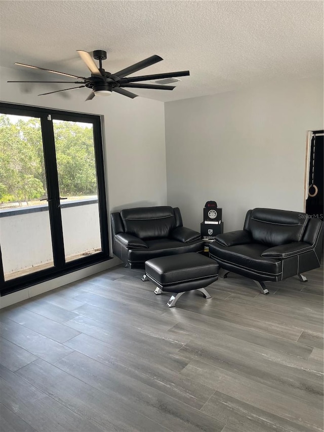 2518 Sunset Ln, Lutz, FL 33559 - sitting room featuring ceiling fan, wood finished floors, and a textured ceiling