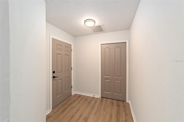 6245 NW 106th Pl Unit 6245, Alachua, FL 32615 - foyer featuring wood finished floors and baseboards