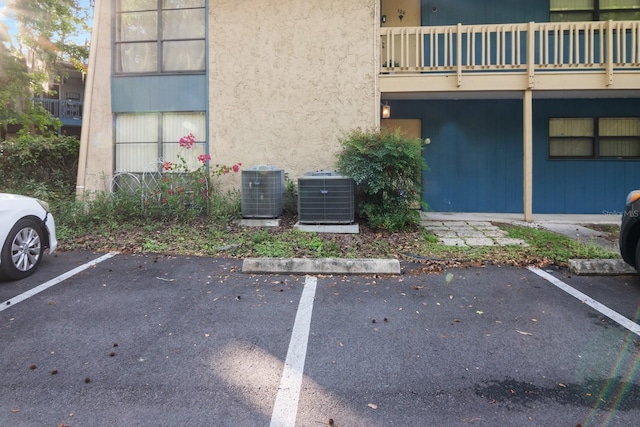 2811 SW Archer Rd Unit O123, Gainesville, FL 32608 - view of uncovered parking lot