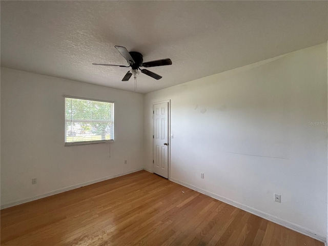 395 SW Grove St, Keystone Heights, FL 32656 - unfurnished room featuring baseboards, light wood-style floors, a ceiling fan, and a textured ceiling