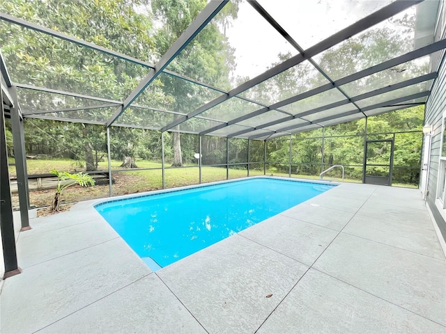 5510 NW 80th Ave, Gainesville, FL 32653 - swimming pool featuring a patio area and glass enclosure