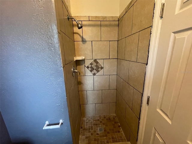 1702 NE 15th Ter, Gainesville, FL 32609 - full bath featuring a tile shower