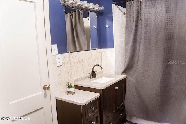 762 N Walnut St, Starke, FL 32091 - full bath with vanity, a shower with shower curtain, and decorative backsplash