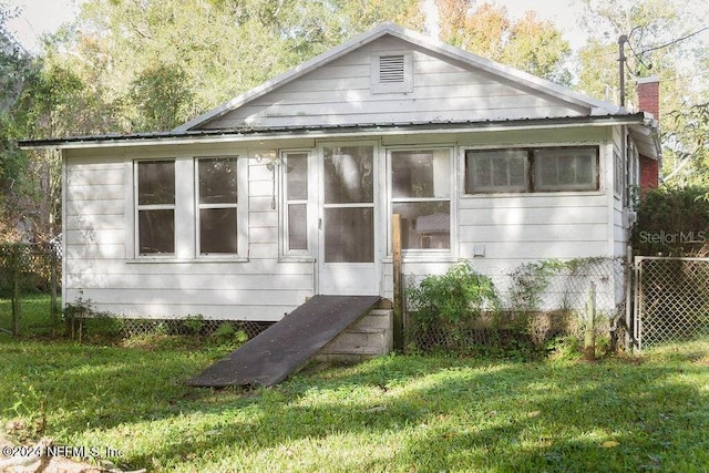 762 N Walnut St, Starke, FL 32091 - bungalow-style house with a chimney