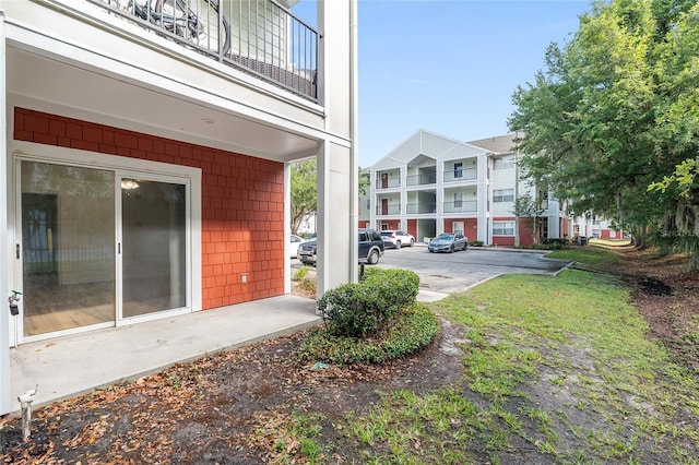 2360 SW Archer Rd Unit 204, Gainesville, FL 32608 - view of yard with a balcony and a residential view