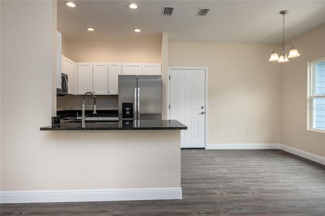 15217 NW 134th Ter, Alachua, FL 32615 - kitchen with stainless steel fridge, a sink, a peninsula, baseboards, and dark wood-type flooring