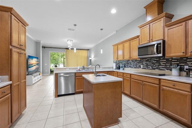 6516 NW 109th Pl, Alachua, FL 32615 - kitchen featuring appliances with stainless steel finishes, a peninsula, a sink, tasteful backsplash, and crown molding