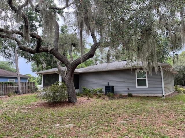 633 SW Magnolia Ave, Keystone Heights, FL 32656 - photo 5
