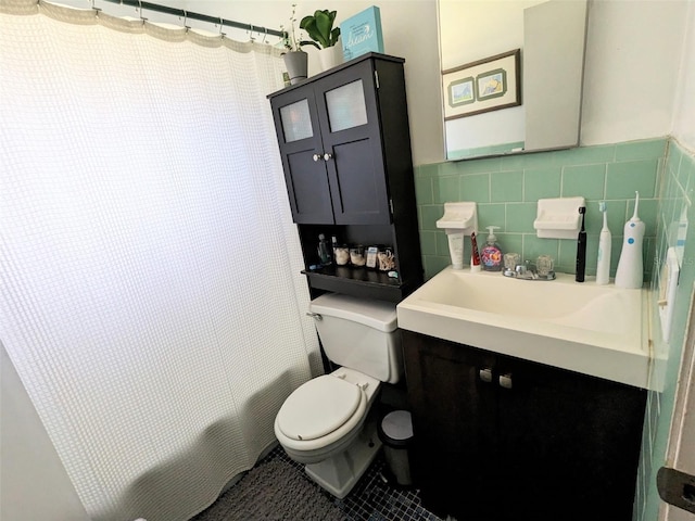 14230 SW 167th St, Archer, FL 32618 - full bathroom featuring toilet, tile walls, tile patterned floors, vanity, and shower / tub combo with curtain