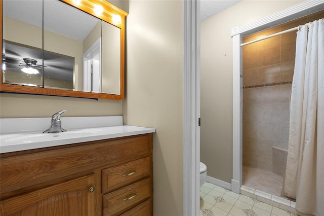 1827 SW Shiloh St, Fort White, FL 32038 - bathroom with vanity, a tile shower, toilet, baseboards, and a ceiling fan