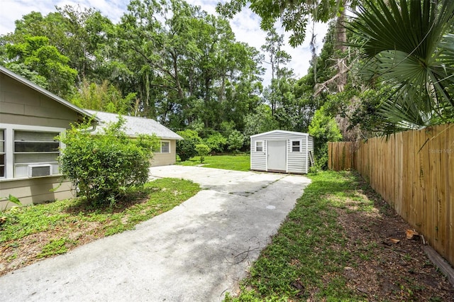 1404 NW 10th Ave, Gainesville, FL 32605 - view of yard with a shed and driveway