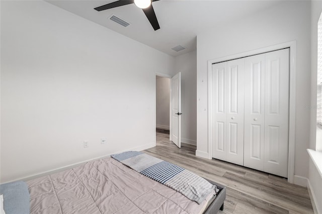1425 SW 67th Dr, Gainesville, FL 32607 - bedroom featuring light wood-style floors, a closet, and ceiling fan