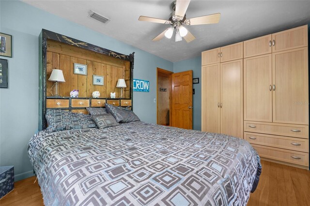 174 SW Meridian Ct, Fort White, FL 32038 - bedroom featuring wood finished floors, a ceiling fan, and a closet