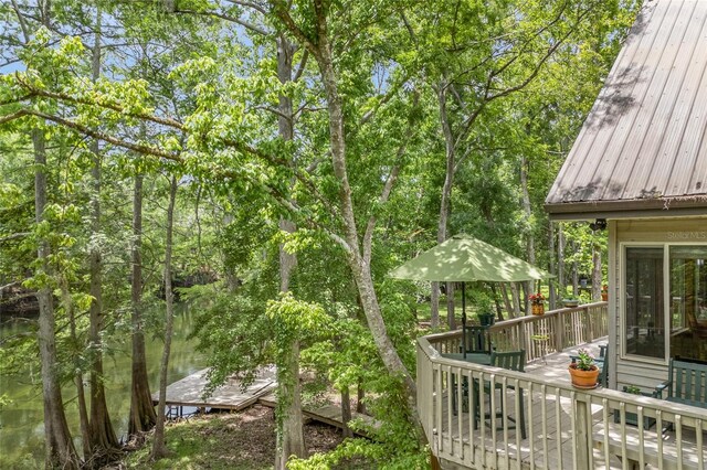 174 SW Meridian Ct, Fort White, FL 32038 - view of yard with a deck