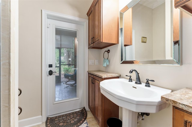 552 NW 136th St, Newberry, FL 32669 - bathroom featuring a sink