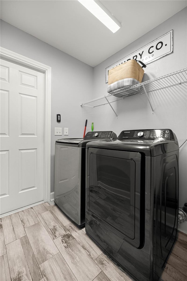 15591 NE 14th Pl, Williston, FL 32696 - laundry area with independent washer and dryer and light wood-style floors