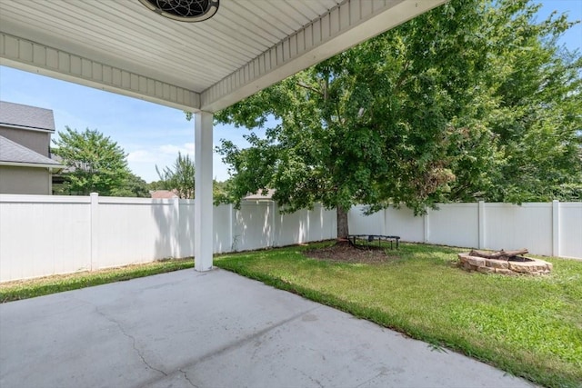 1011 Wetland Ridge Cir, Middleburg, FL 32068 - fenced backyard with an outdoor fire pit and a patio area