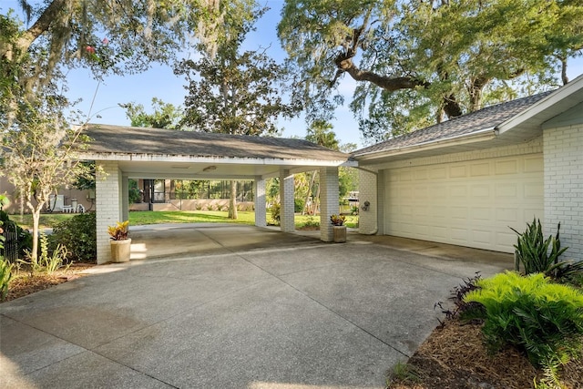900 NW Snug Harbor Rd, Crystal River, FL 34428 - view of parking featuring driveway and a carport