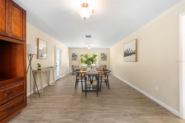 900 NW Snug Harbor Rd, Crystal River, FL 34428 - dining room featuring light wood-type flooring and baseboards