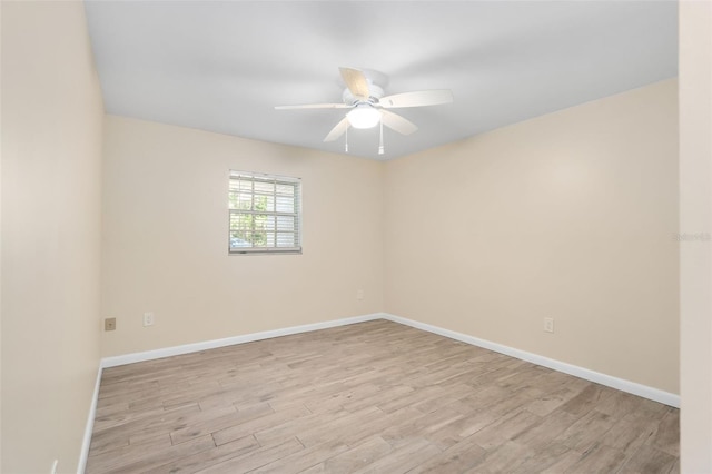 900 NW Snug Harbor Rd, Crystal River, FL 34428 - unfurnished room featuring light wood finished floors and ceiling fan