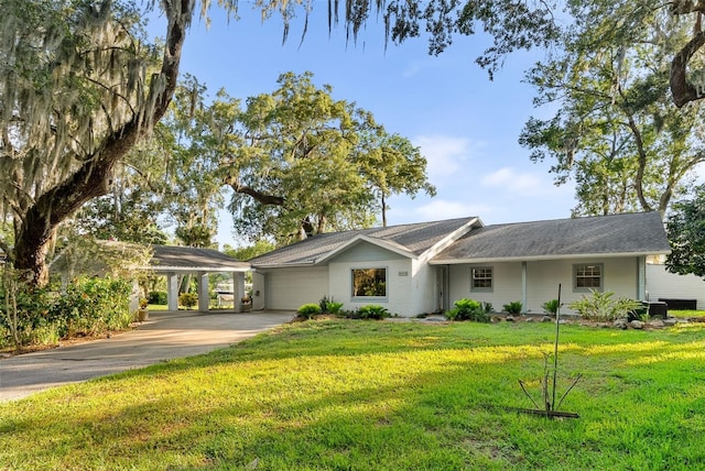 900 NW Snug Harbor Rd, Crystal River, FL 34428 - single story home featuring a front lawn, an attached carport, and driveway