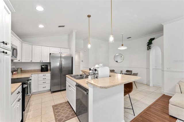 11752 NW 61st Ter, Alachua, FL 32615 - kitchen featuring stainless steel appliances, ornamental molding, a kitchen island with sink, tasteful backsplash, and a breakfast bar