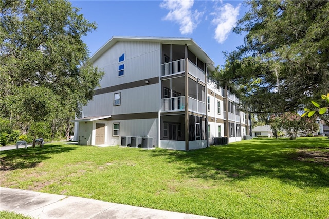 6519 W Newberry Rd Unit 404, Gainesville, FL 32605 - back of property featuring a lawn