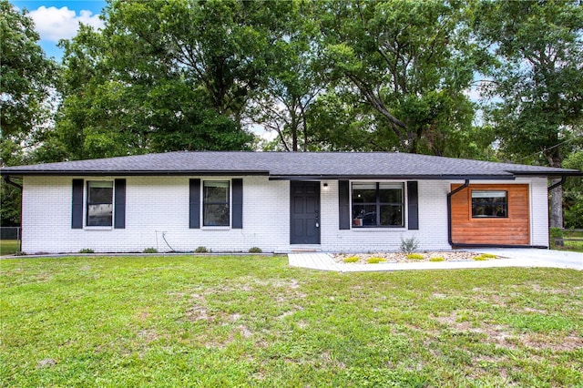 821 Parkwood Pl, Starke, FL 32091 - single story home with brick siding and a front yard