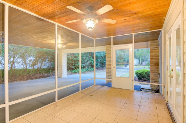 1318 NW 7th Rd, Gainesville, FL 32603 - unfurnished sunroom with a ceiling fan