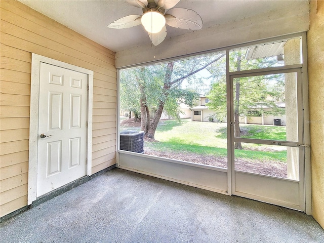 2508 SW 35th Pl Unit L-70, Gainesville, FL 32608 - unfurnished sunroom featuring a ceiling fan