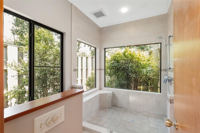 6501 NW 16th Pl, Gainesville, FL 32605 - bathroom featuring a tile shower and healthy amount of natural light