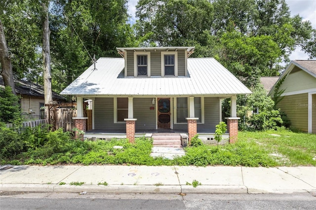 407 NW 8th St, Gainesville, FL 32601 - bungalow-style house with a porch