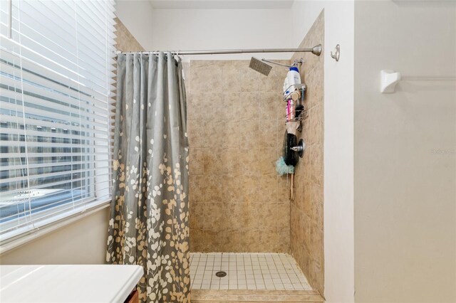 7547 SW 87th Ter, Gainesville, FL 32608 - full bath with tiled shower and vanity