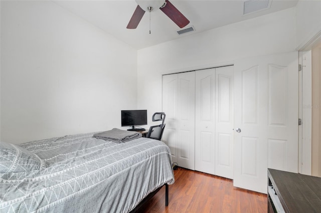 7547 SW 87th Ter, Gainesville, FL 32608 - bedroom with wood finished floors, a closet, and a ceiling fan